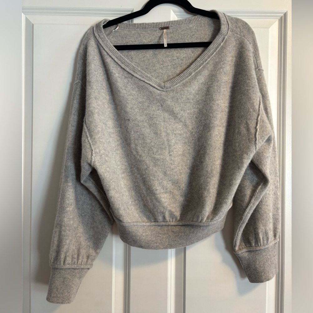 Free People Light Gray V-Neck cashmere Sweater